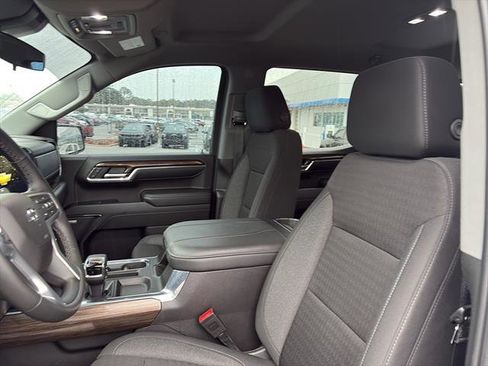 Used 2024 Chevrolet Silverado 1500 LT Trail Boss w/ Convenience Package II image 12