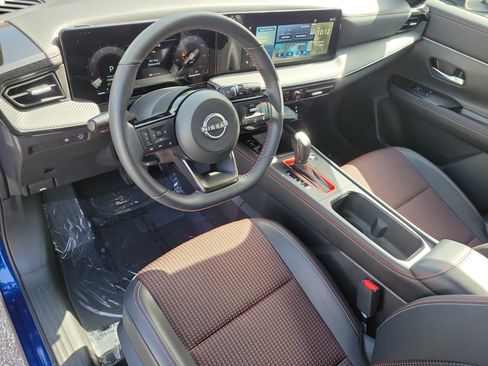 Certified 2025 Nissan Kicks SR FWD image 14
