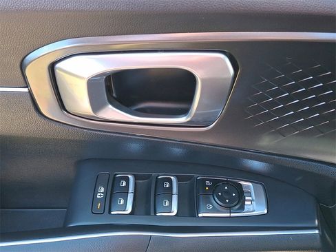 Certified 2025 Kia Sorento EX w/ EX Panoramic Sunroof Package image 2