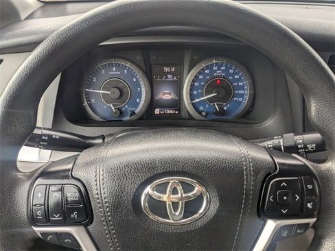 Used 2019 Toyota Sienna LE image 30