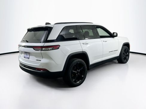 Used 2023 Jeep Grand Cherokee Limited w/ Black Appearance Package AWD/4WD image 5