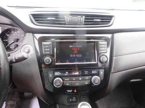 Used 2020 Nissan Rogue SV AWD/4WD image 20