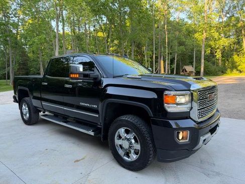 Used 2019 GMC Sierra 3500 Denali AWD/4WD image 4
