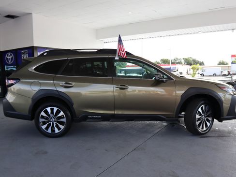 Used 2023 Subaru Outback Limited image 5