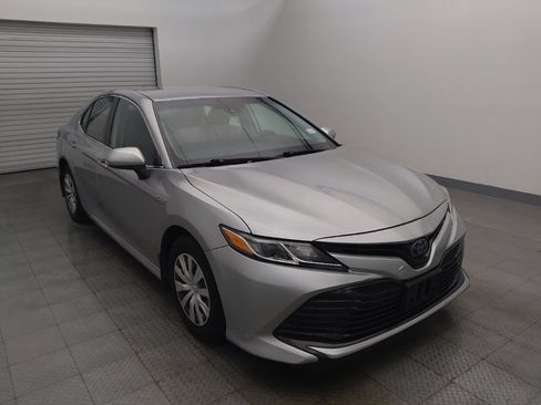 Used 2020 Toyota Camry LE image 13