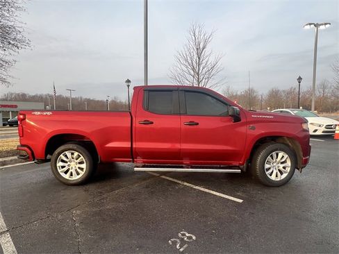 Used 2020 Chevrolet Silverado 1500 Custom w/ Custom Value Package image 9