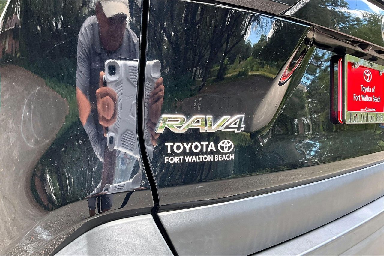 Used 2020 Toyota RAV4 LE AWD/4WD image 27