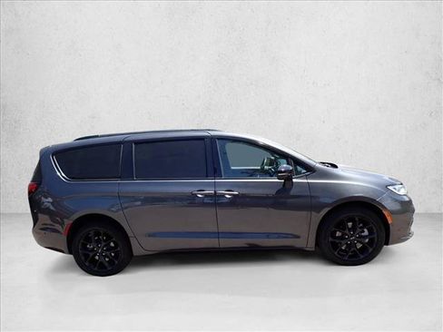 Used 2023 Chrysler Pacifica Limited w/ S Appearance Package AWD/4WD image 5