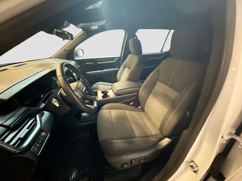 Used 2025 GMC Acadia Elevation image 13