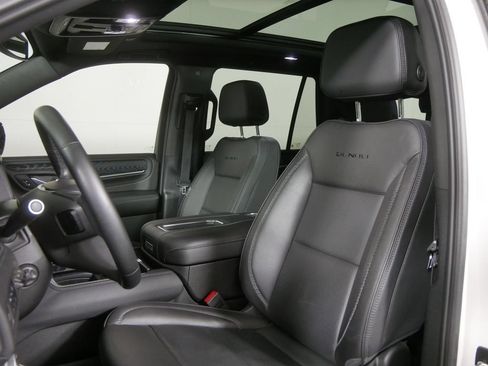Used 2024 GMC Yukon Denali AWD/4WD image 11
