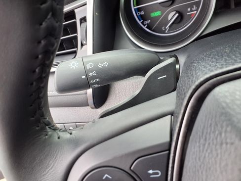 Used 2023 Toyota Camry SE w/ Audio Upgrade Package FWD image 11