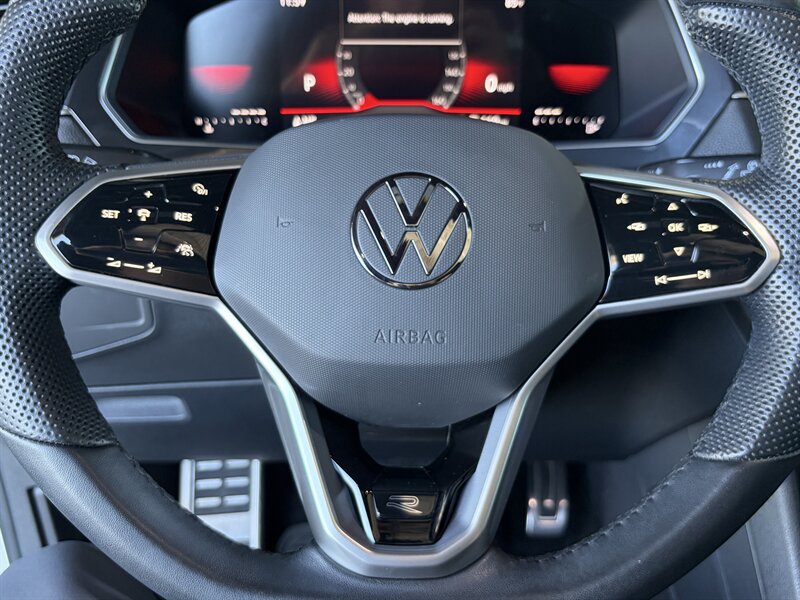 Used 2023 Volkswagen Tiguan SE R-Line FWD image 12