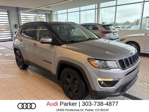Used 2019 Jeep Compass Latitude FWD image 2