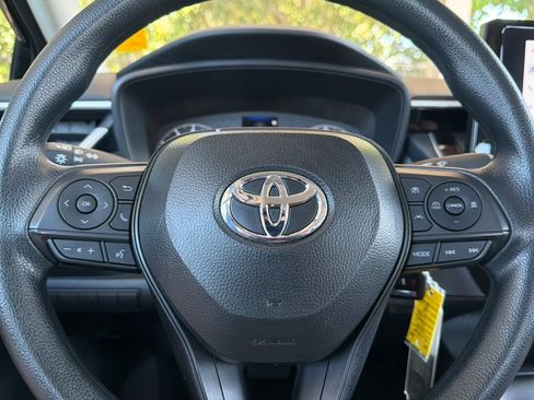 Used 2025 Toyota Corolla LE FWD image 25