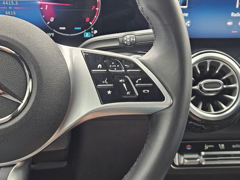 Used 2025 Mercedes-Benz GLB 250 image 29