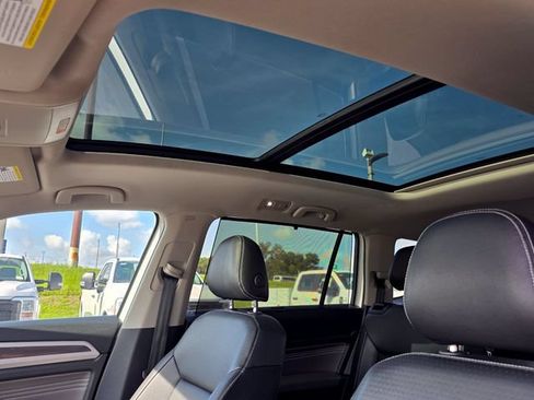 Used 2021 Volkswagen Atlas SE w/ Panoramic Sunroof Package FWD image 13
