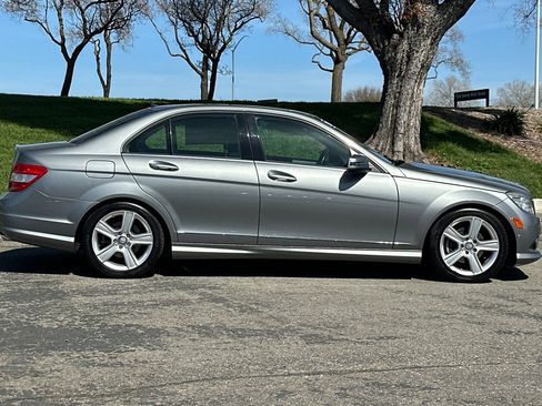 Used 2010 Mercedes-Benz C 300 Sport image 3