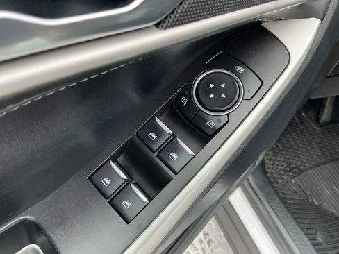 Used 2021 Ford Explorer XLT image 23