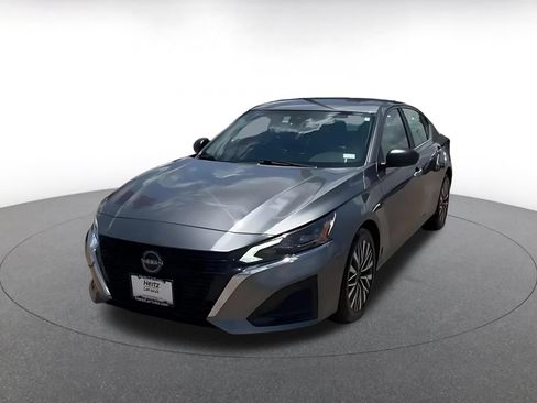 Used 2025 Nissan Altima 2.5 SV FWD image 4