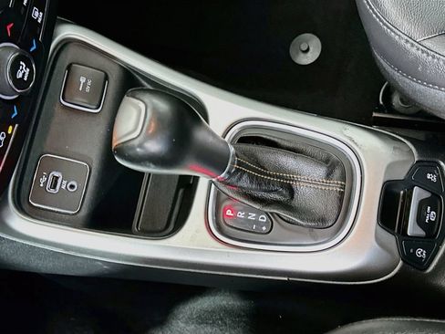 Used 2019 Jeep Compass Latitude FWD image 16