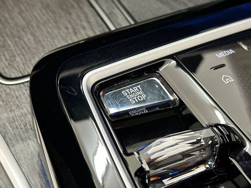 Certified 2023 BMW 760i xDrive image 34