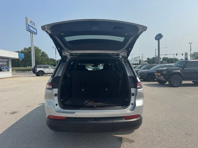 Used 2023 Jeep Grand Cherokee L Laredo AWD/4WD image 29