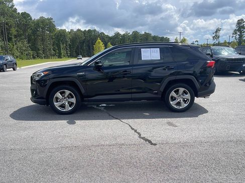 Used 2021 Toyota RAV4 XLE Premium AWD/4WD image 4