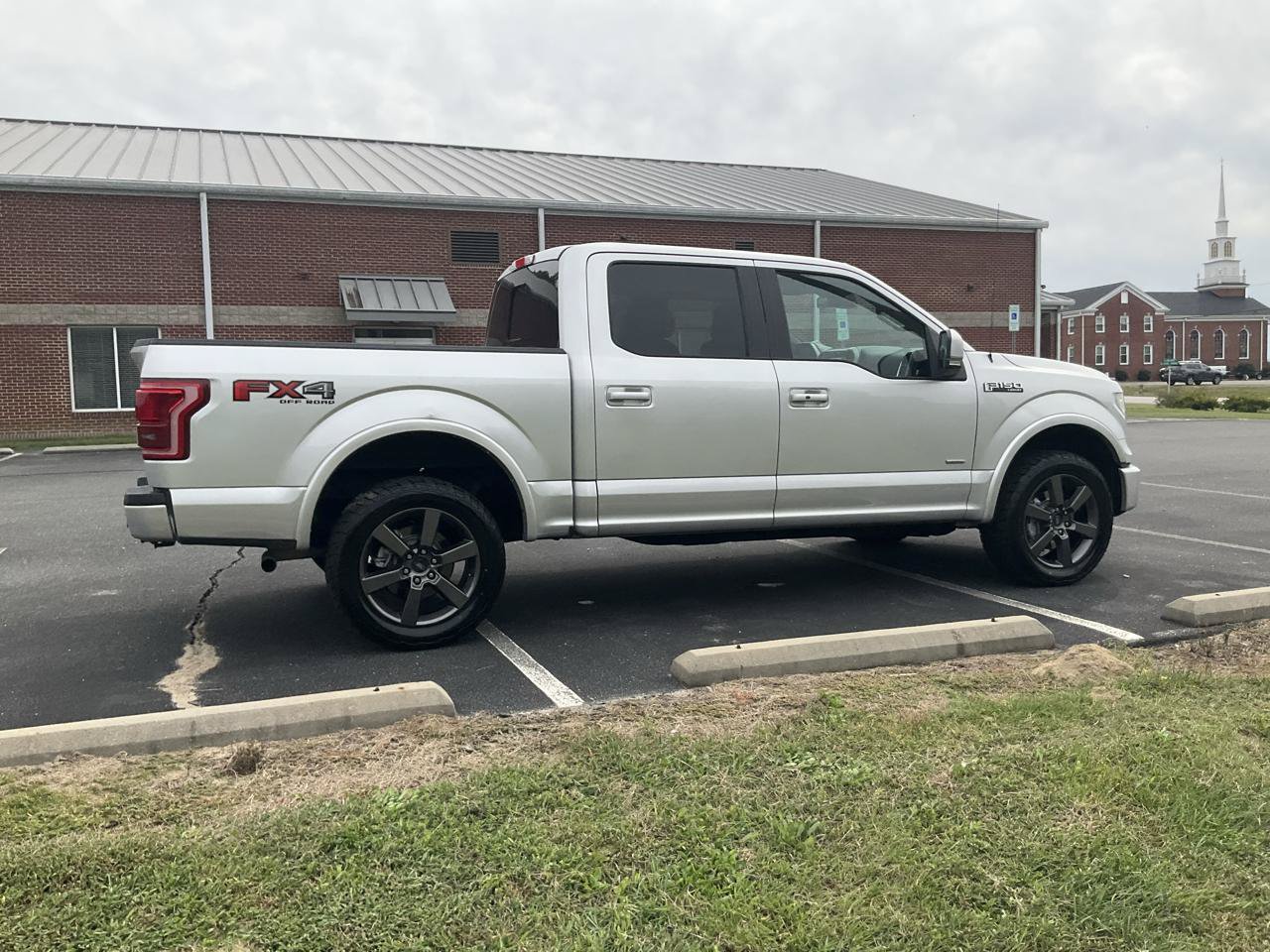 Used 2015 Ford F150 Lariat w/ Equipment Group 502A Luxury AWD/4WD image 4