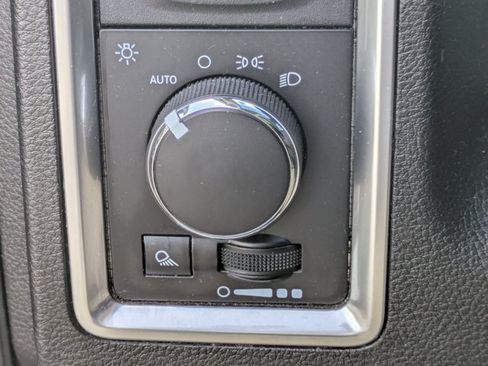 Used 2020 RAM 1500 Classic SLT RWD image 10