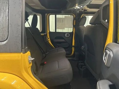 Used 2019 Jeep Wrangler Unlimited Sahara image 14