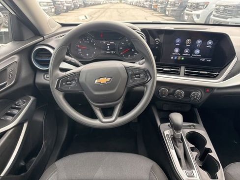 Used 2026 Chevrolet Trax LS FWD image 18