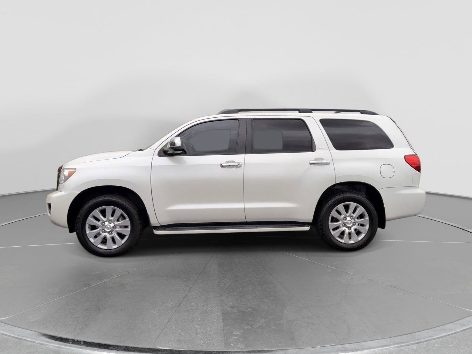 Used 2016 Toyota Sequoia Platinum AWD/4WD image 2