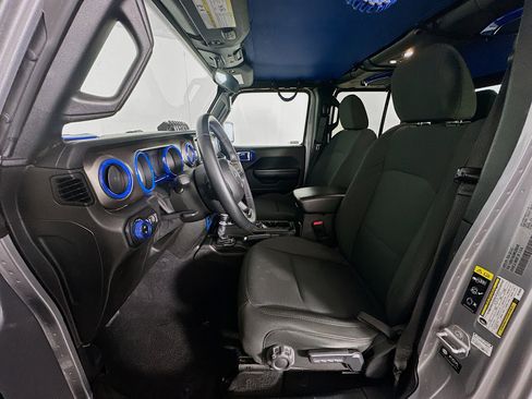 Used 2021 Jeep Gladiator Sport image 13