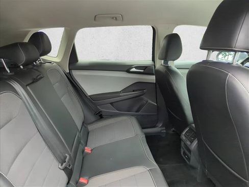 Used 2023 Volkswagen Taos SE FWD image 18