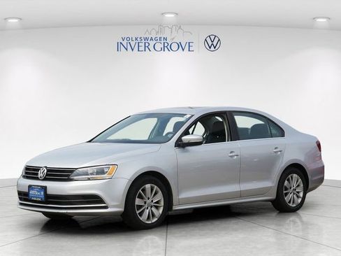 Used 2016 Volkswagen Jetta SE FWD image 3