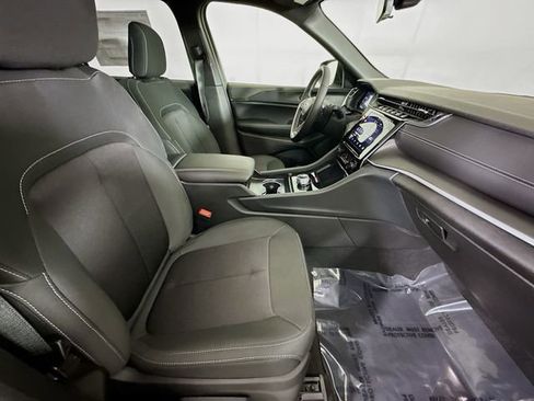 New 2025 Jeep Grand Cherokee L Laredo image 28