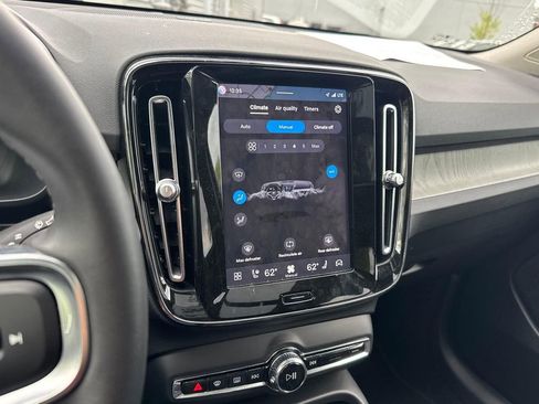 Certified 2024 Volvo XC40 B5 Ultimate w/ Protection Package Premier AWD/4WD image 17