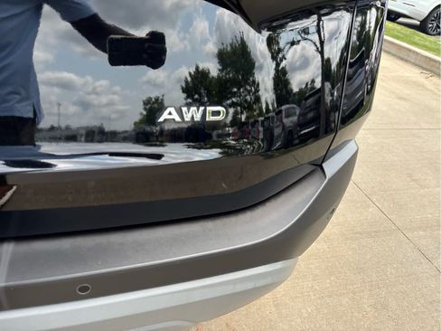 Used 2023 Nissan Rogue S AWD/4WD image 10