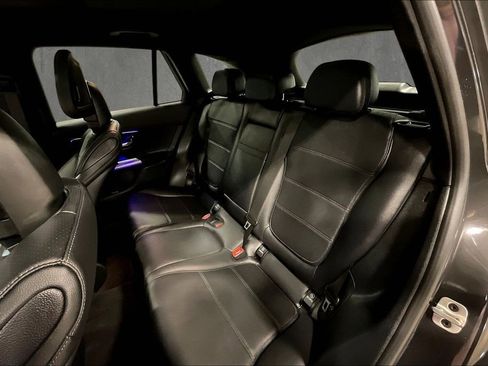 Used 2025 Mercedes-Benz GLC 300 4MATIC image 22