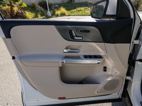 Used 2021 Mercedes-Benz GLB 250 image 14