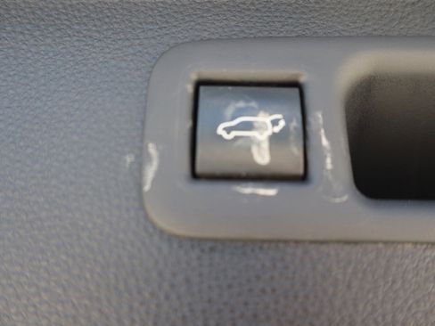 Used 2022 Toyota Highlander XLE AWD/4WD image 29