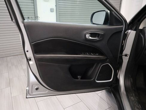 Used 2019 Jeep Compass Latitude w/ Popular Equipment Group AWD/4WD image 14