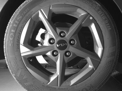 Used 2025 Kia K4 LXS image 15