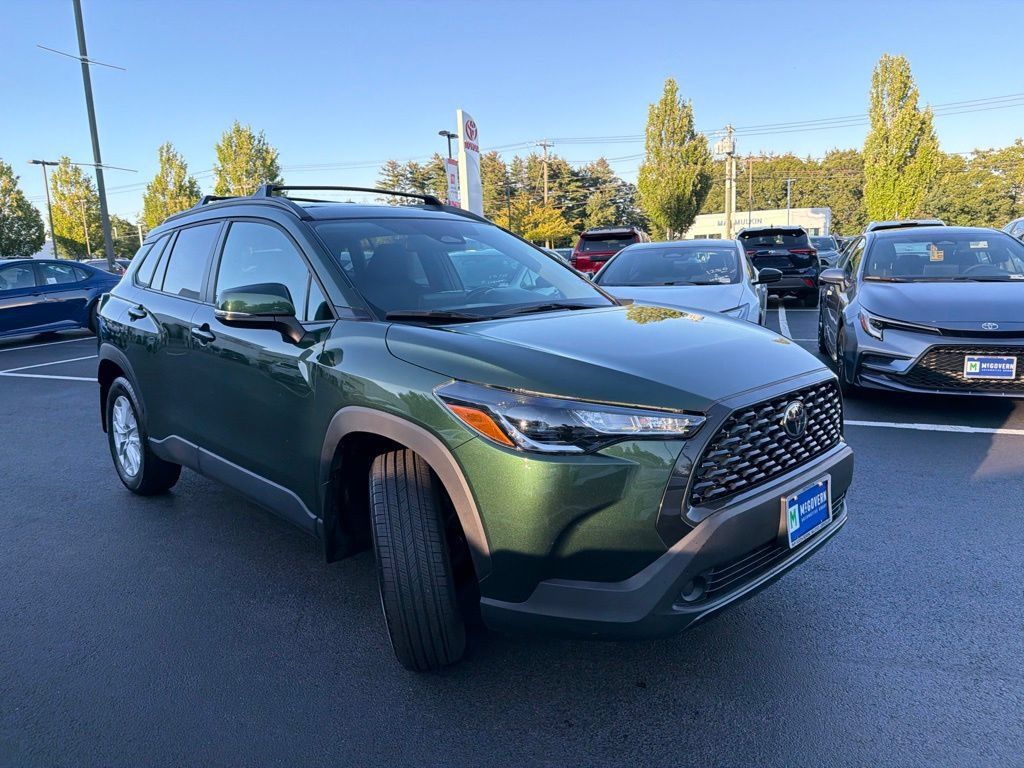 Certified 2023 Toyota Corolla Cross LE w/ Moonroof Package AWD/4WD image 3