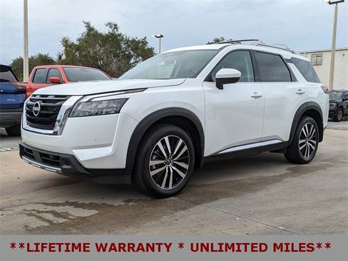 Used 2025 Nissan Pathfinder Platinum w/ Cargo Package image 10