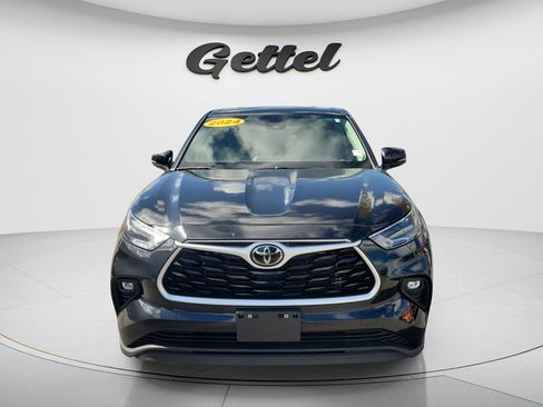 Used 2024 Toyota Highlander LE image 8