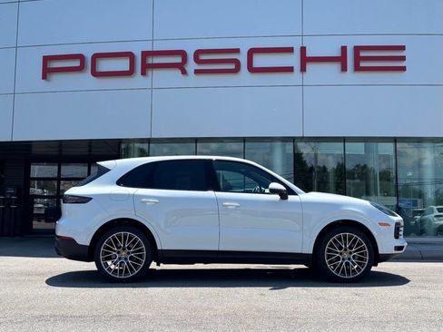 Certified 2023 Porsche Cayenne S Platinum AWD/4WD image 16