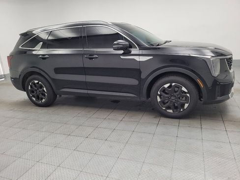 Used 2024 Kia Sorento S w/ Panoramic Sunroof Package FWD image 11