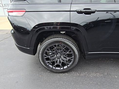 New 2025 Jeep Grand Cherokee Summit image 11