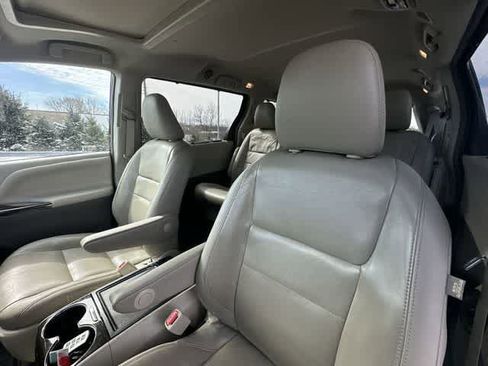Used 2018 Toyota Sienna XLE w/ XLE Navigation Package image 16